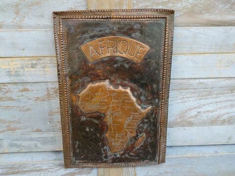 Carte Africaine en Relief Cuivre Repouss� Afrique  60 Loches (37)