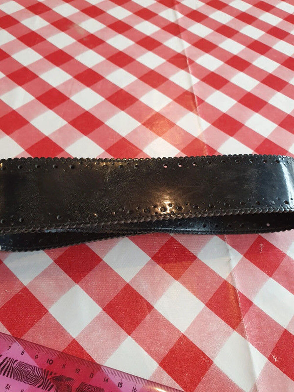 large ceinture noire 
Bijoux et montres