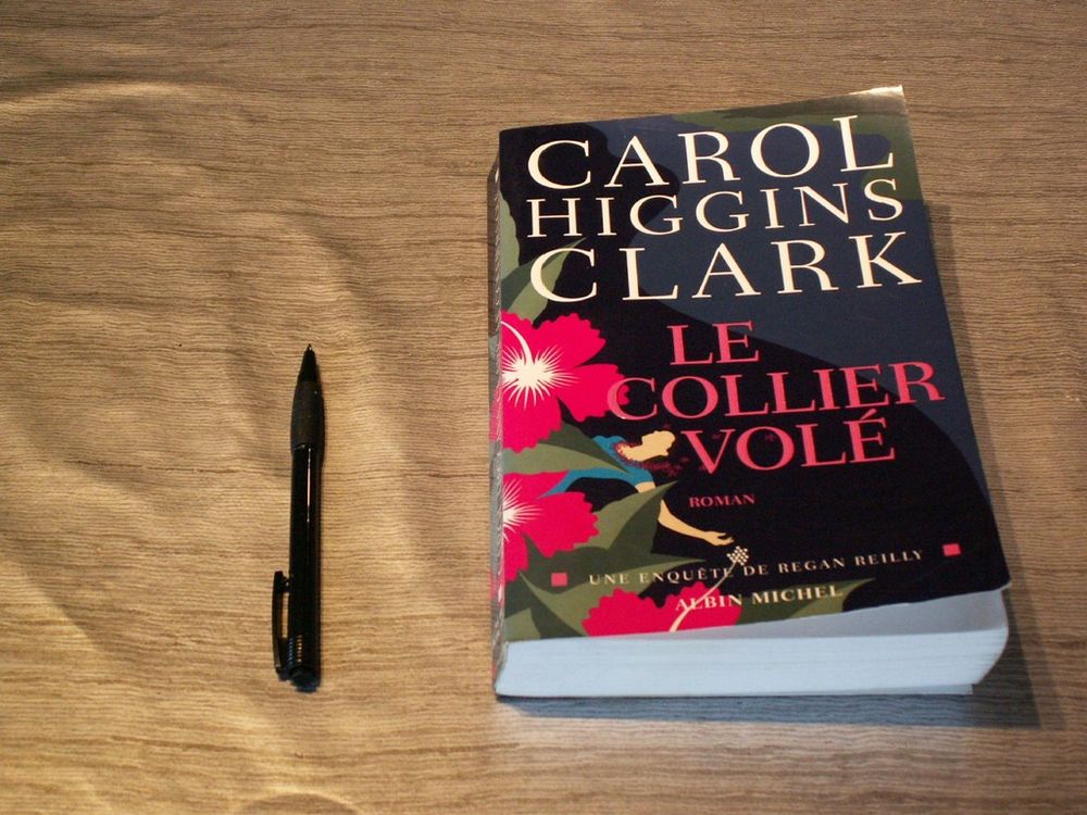 livre 'le collier vol&eacute;' de Carol Higgins Clark
Livres et BD