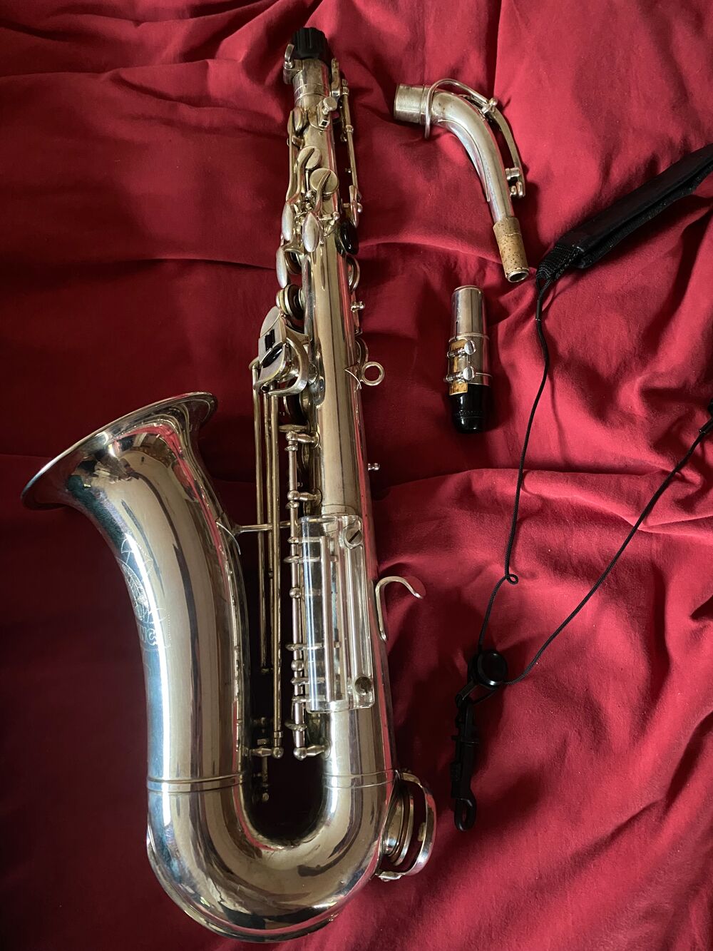 un saxophone alto New king Instruments de musique