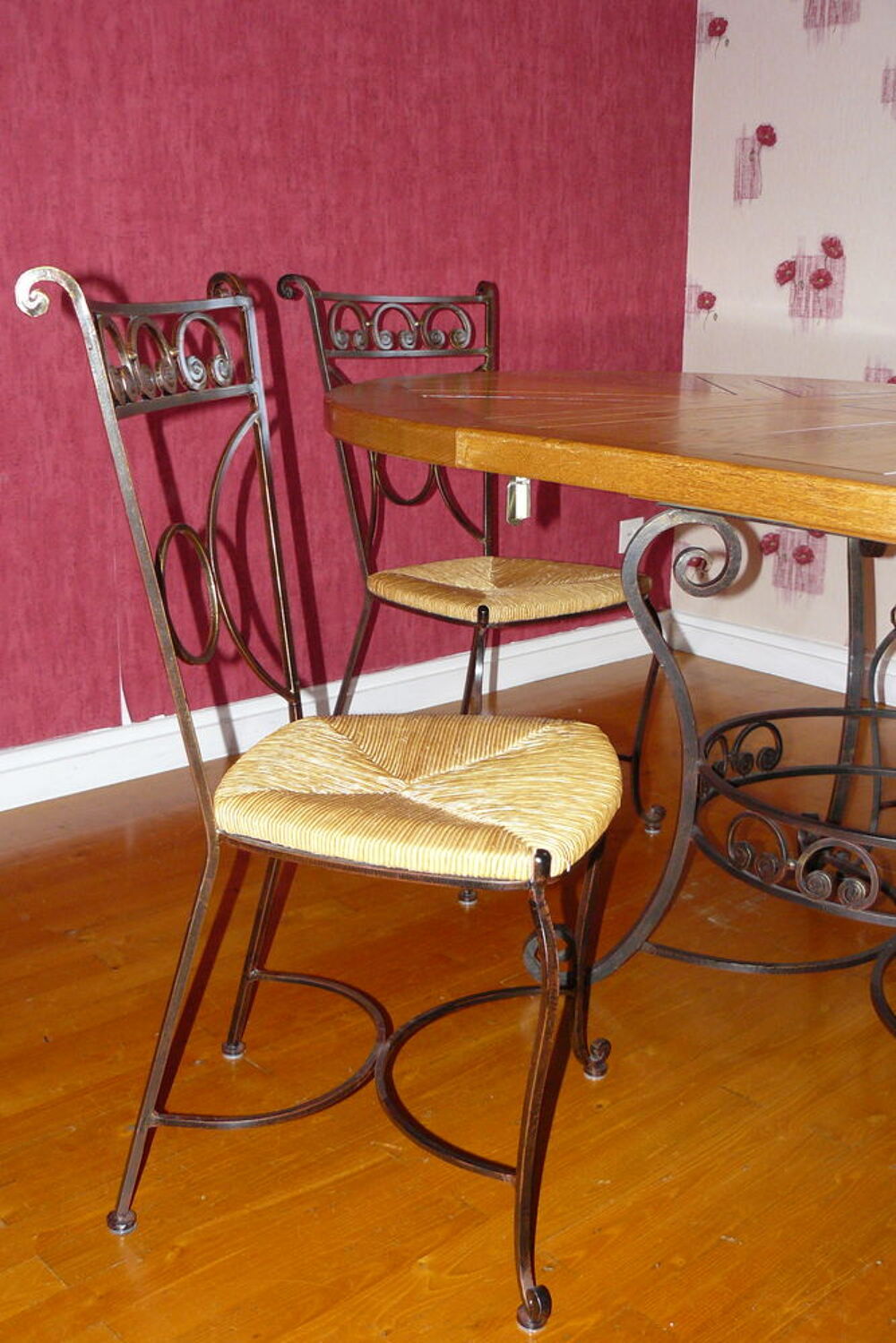 Table salle &agrave; manger + 4 chaises Meubles