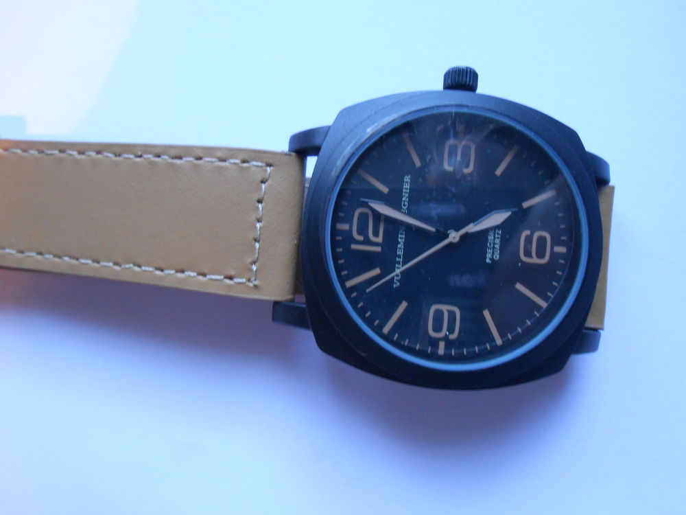3 montres marque lip,et vuillemin R Bijoux et montres