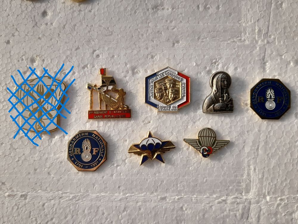 divers pin's de la Gendarmerie.... 