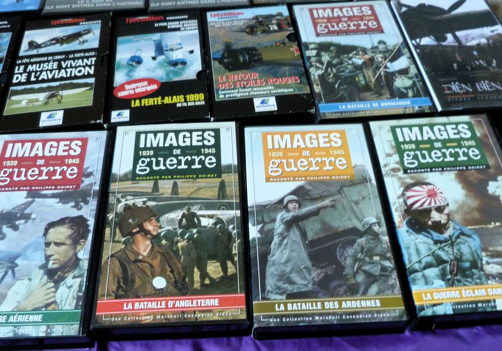 34 cassettes VHS vieux films et films de guerre et une neuve Audio et hifi