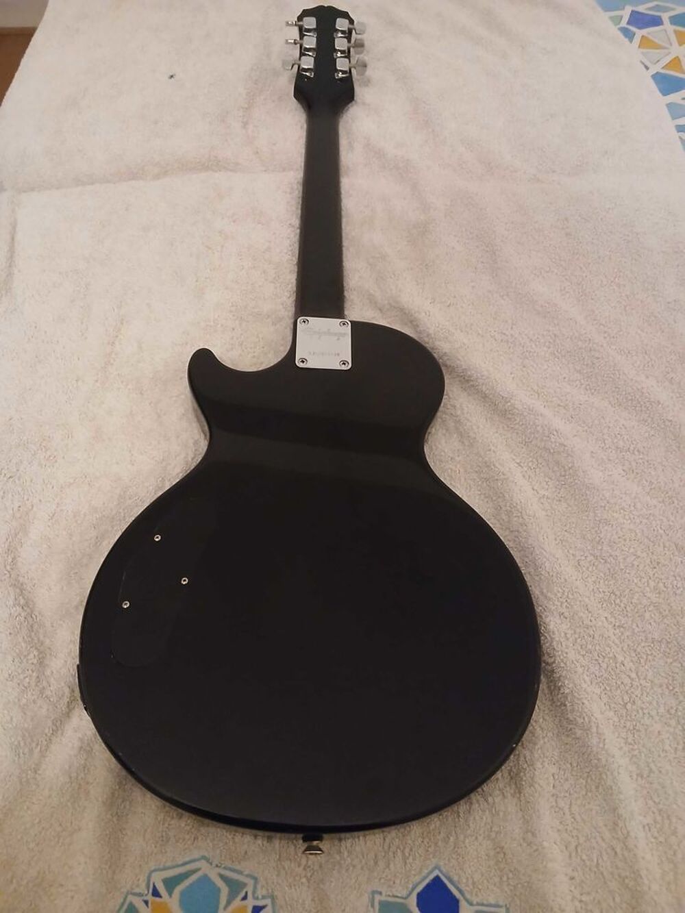 GUITARE ELECTRIQUE EPIPHONE SPECIAL MODEL GIBSON AVEC AMPLI PEAVEY BLASER 15watts 7.7v RMS 4 homs 40WATTS LE TOUT EN TR&agrave;ˆS TR&agrave;ˆS BON ETAT. Instruments de musique