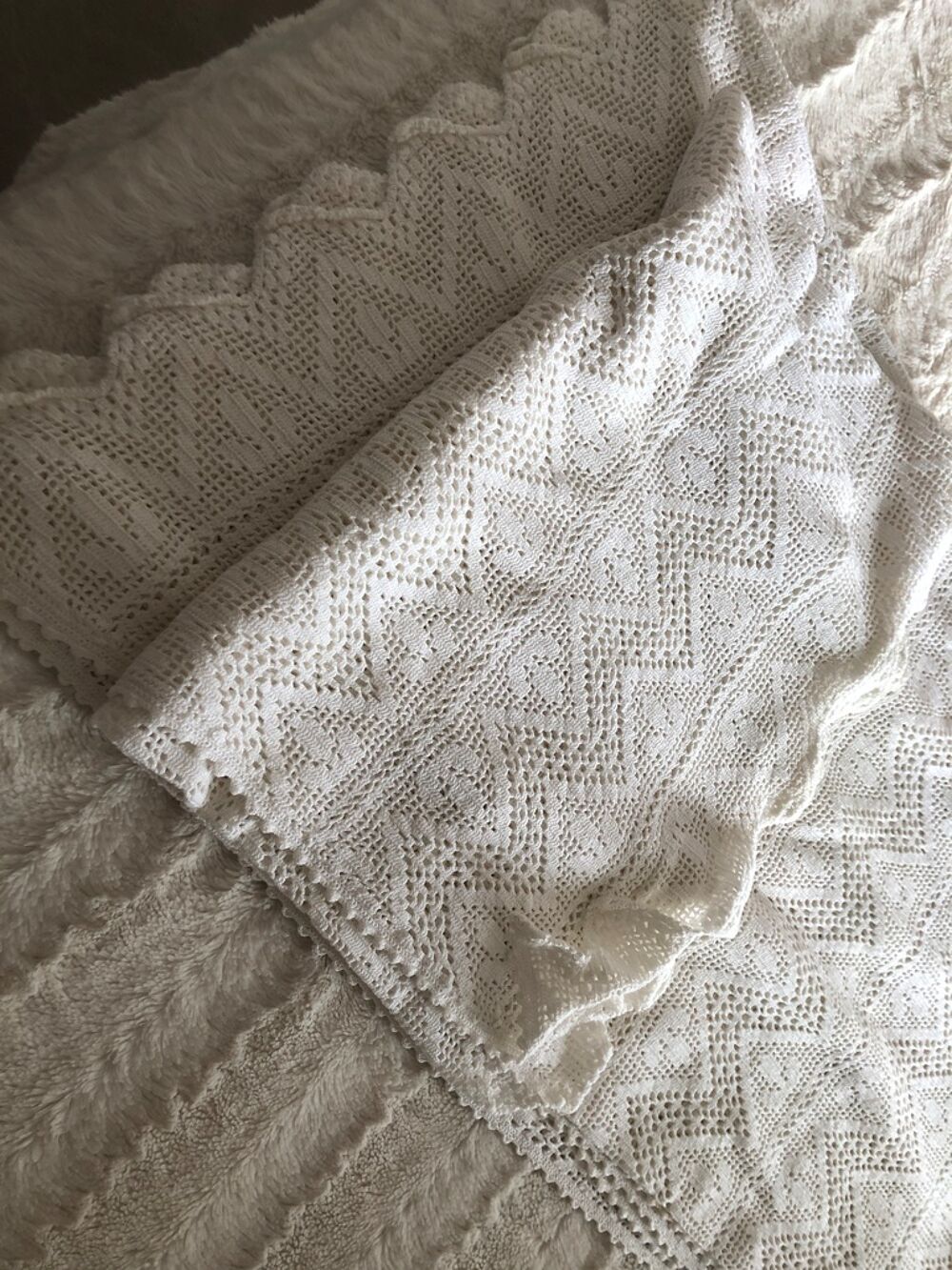 Plaid tricot ajour&eacute; blanc Décoration
