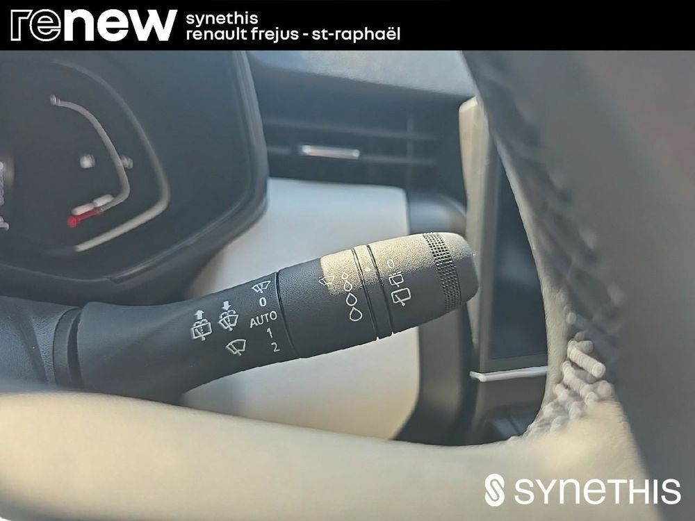 Clio V Clio E-Tech full hybrid 145 Evolution 2022 occasion 83600 Fr&eacute;jus