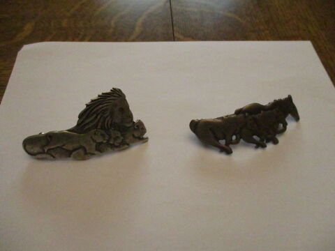 2 pinces à cheveux une lion et un chevaux. made in France 0 Mérignies (59)