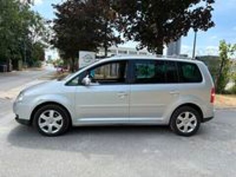 Touran 1.6 16S FSI Confort 5pl 2005 occasion 77450 Montry