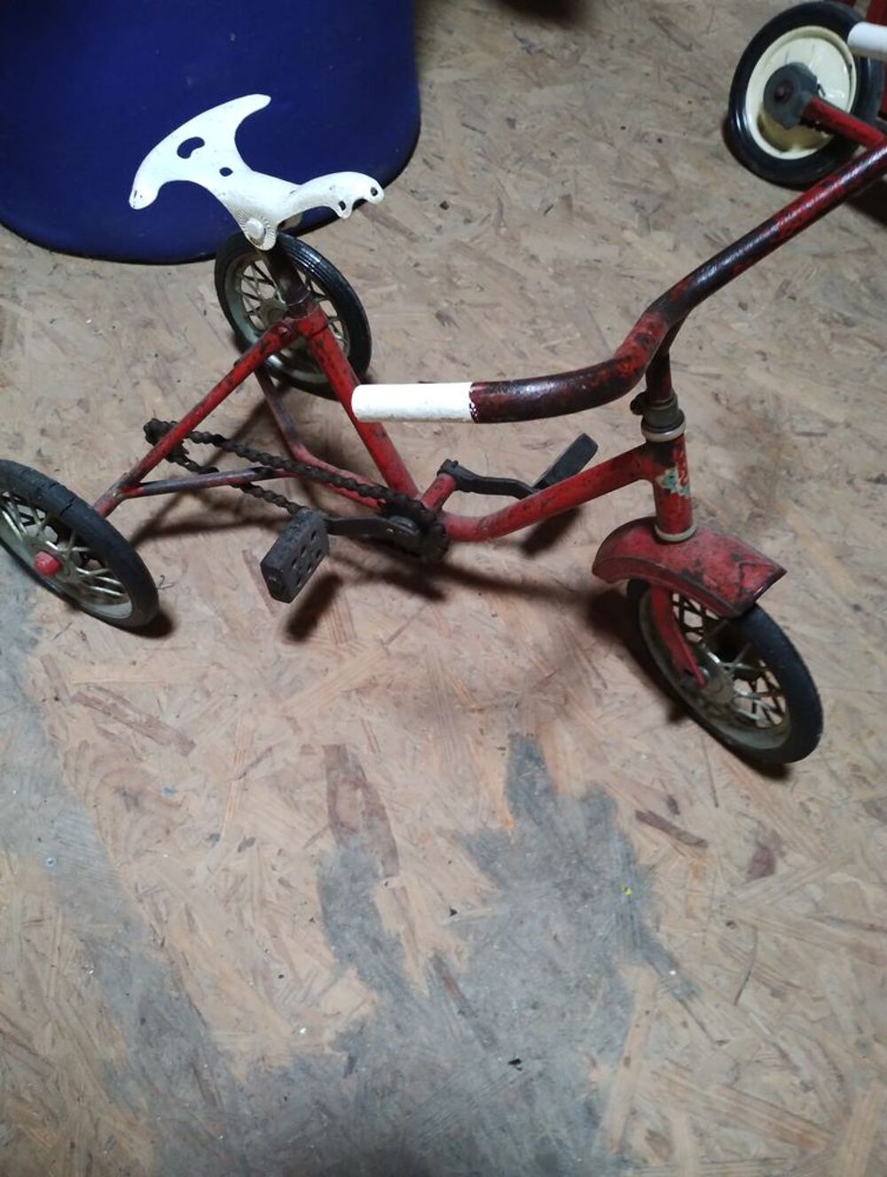 Ancien tricycle vintage 