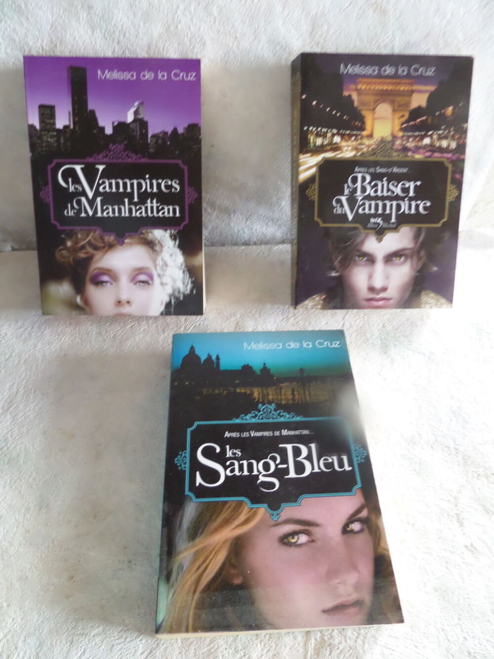 Le baiser du vampire il y as 3 volumes Livres et BD