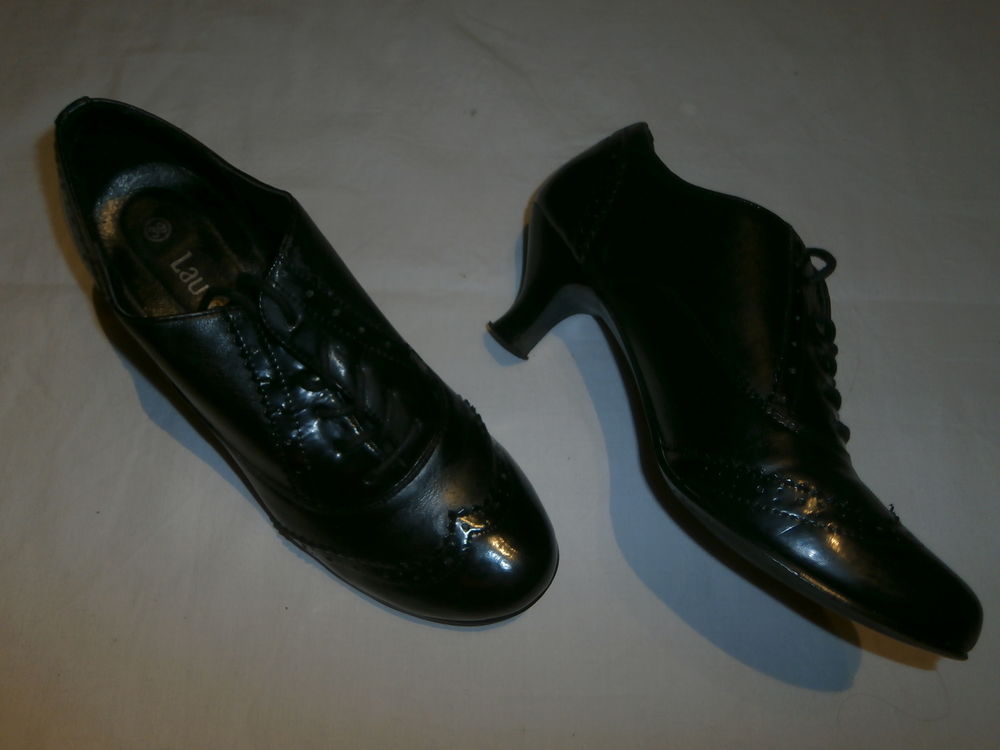 souliers noirs &agrave; lacets, hauts talons "Vintage" Chaussures