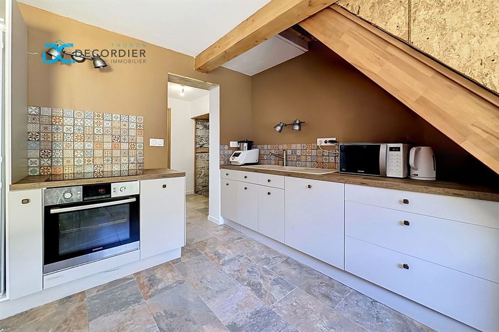 Vente Maison ORCIER – MAISON MITOYENNE AVEC FORT POTENTIEL, TERRASSE ET VUE MONTAGNE 81 M² ET 105M² A AMENAGER Orcier