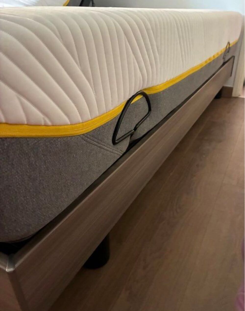 Lit &eacute;lectrique haut de gamme 180x200 Andr&eacute; Renault + 2 matel Meubles
