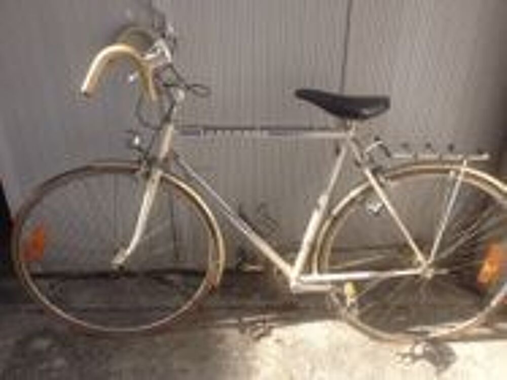 ancien v&eacute;lo de course-peugeot Vlos
