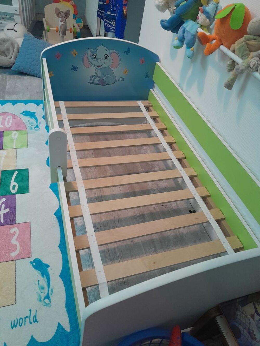Lit 1 place enfant et son
Matelas le tout NEUF Meubles