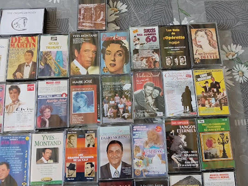 LOT DE CASSETTES FRANCAISE ET INTERNATIONNAL CD et vinyles