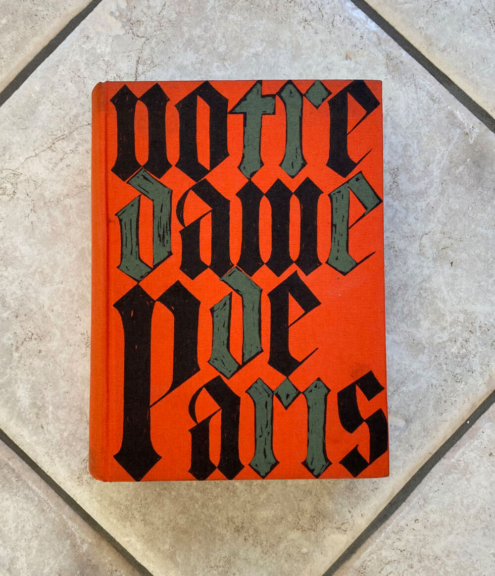 Livre ancien "Notre-Dame de Paris de Victor Hugo 1960 