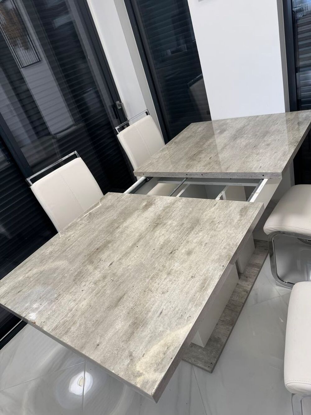 Table &agrave; manger avec 4 chaise Meubles