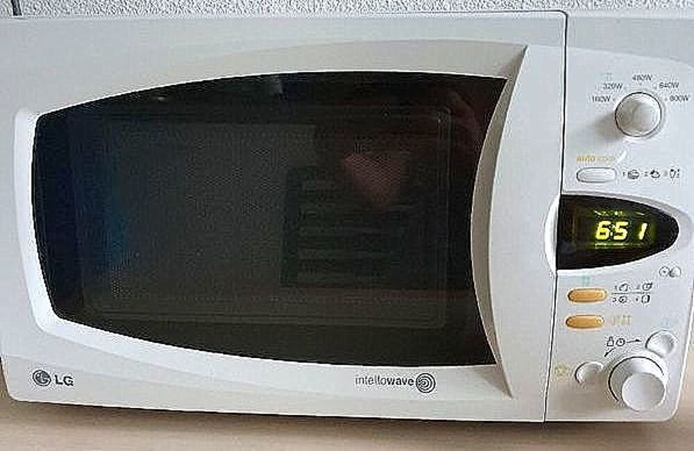 Cherche une personne pour r&eacute;parer mon micro ondes LG Electroménager