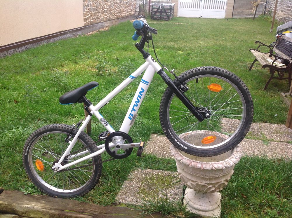 VTT BTWIN RACING BOY 300 TBE Vélos