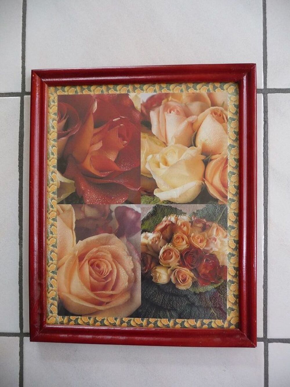 Cadre bordeaux avec photos de roses Décoration
