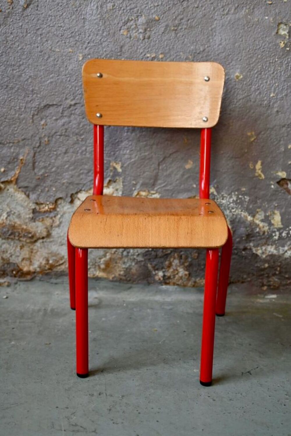 Petite chaise d'&eacute;cole enfant en bois et m&eacute;tal rouge vintage Meubles