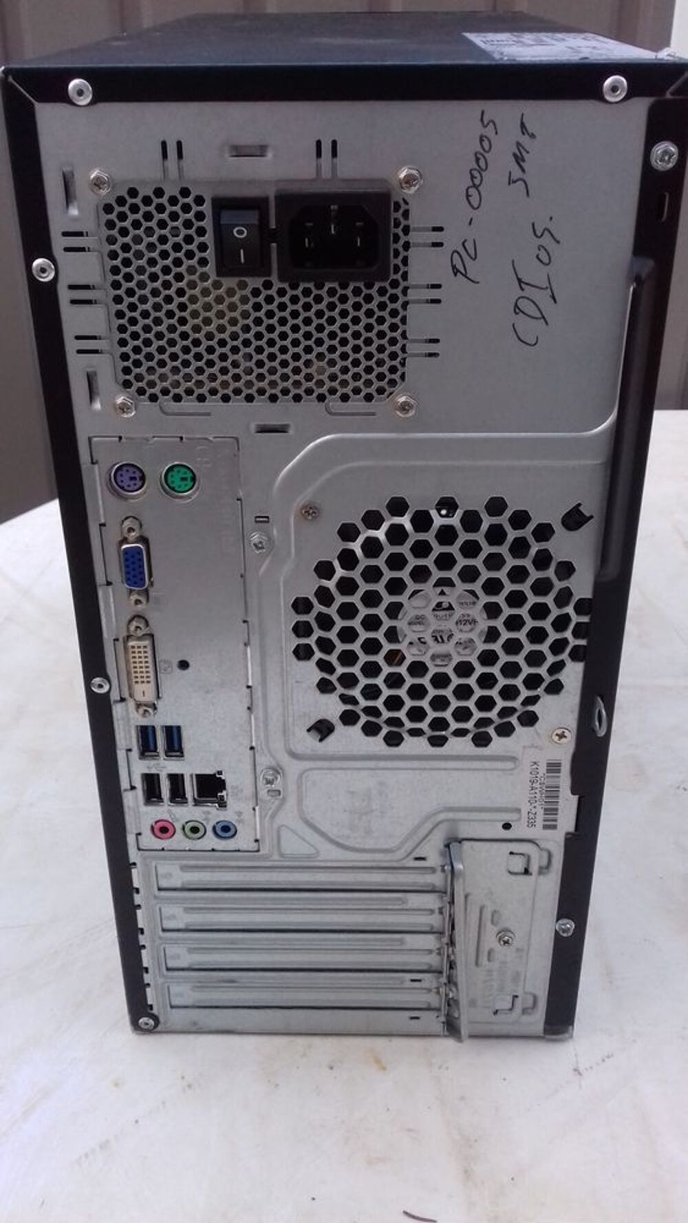FUJITSU Intel Core I3 CPU 4160 - 3,6 Ghz
Matériel informatique