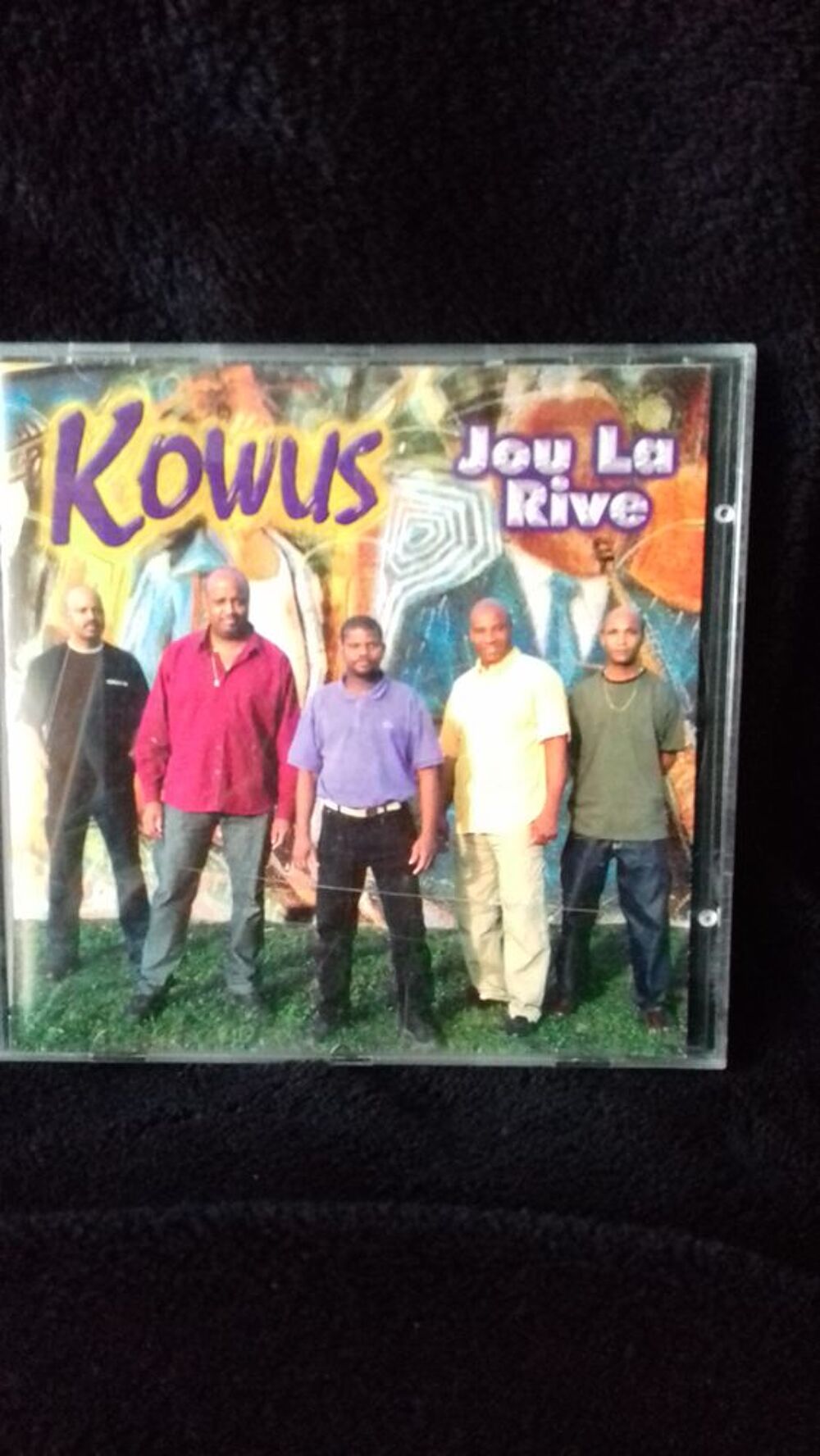 UN CD DE MUSIQUE TROPICALE CD et vinyles