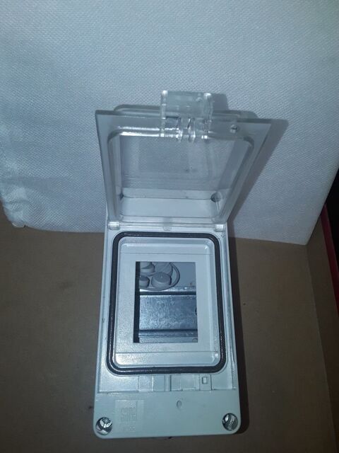 BOITIER ELECTRIQUE SAREL pour 2 MODULES
8 Serres-Castet (64)