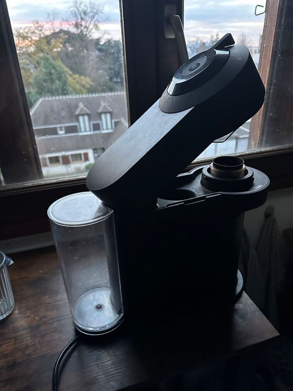Machine Nespresso Vertuo en excellent &eacute;tat Electroménager