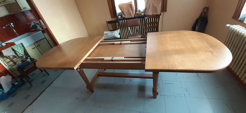 Table de salle &agrave; manger en ch&ecirc;ne Meubles