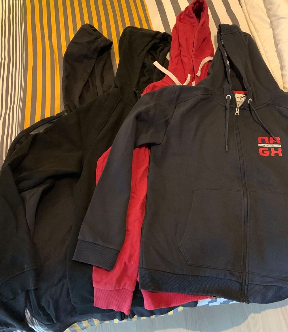 lot 4 sweats zipp&eacute;s Vêtements