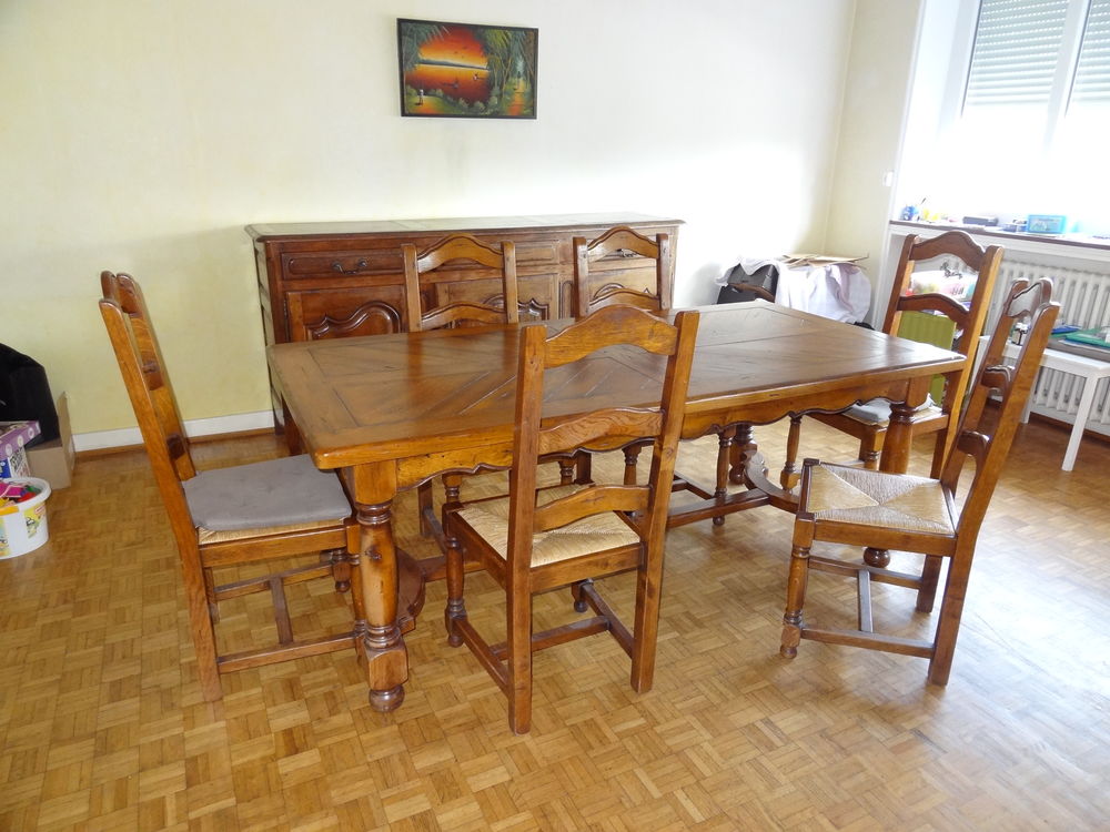 Salle &agrave; manger en ch&ecirc;ne massif
Meubles