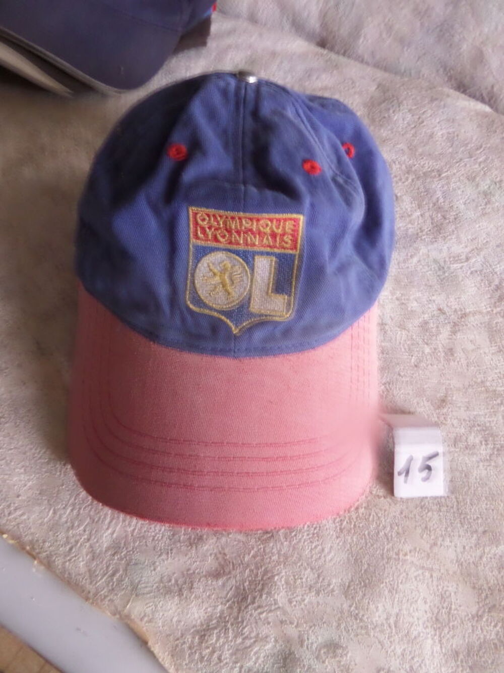 3 .. casquettes de L OLYMPIQUE LYONNAIS Sports