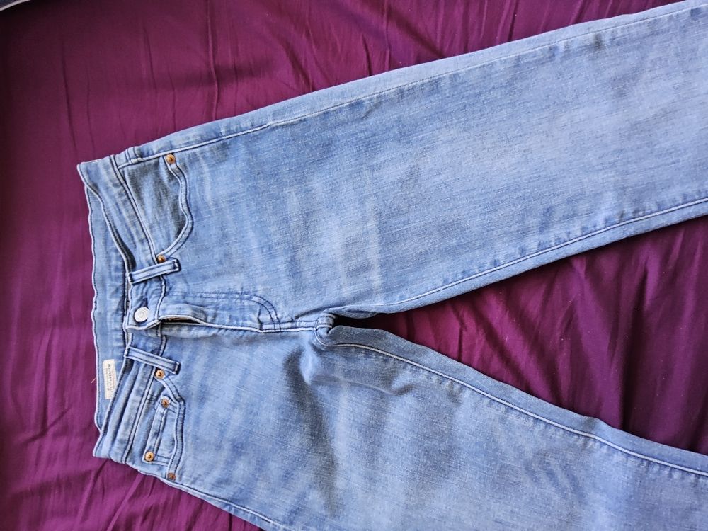 jeans levis 511 slim bleu ciel taille 28x32 &eacute;tat neuf Vtements