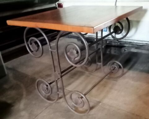Table dit de boucher ou autre ( cuisine , salle a manger) 1100 Loire-sur-Rhône (69)