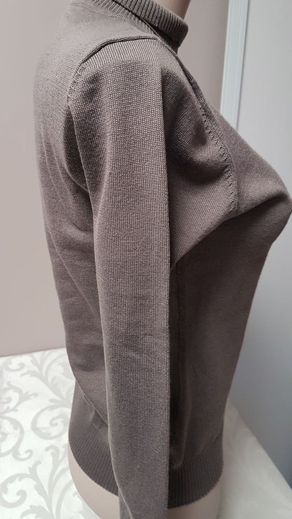 Jolie pull &agrave; col Vêtements