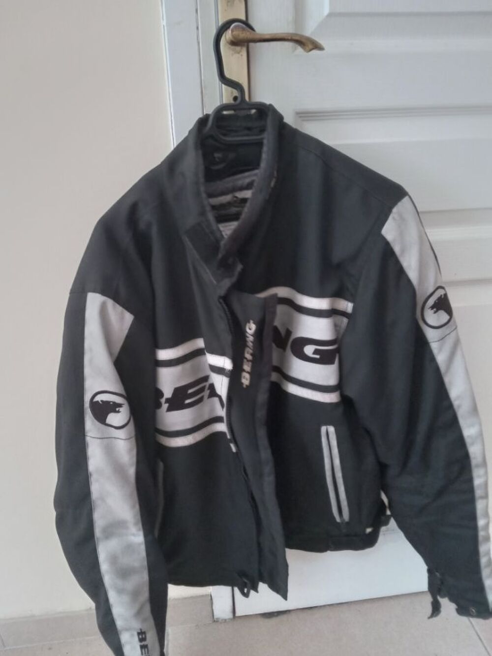 Blouson BERING
Vêtements