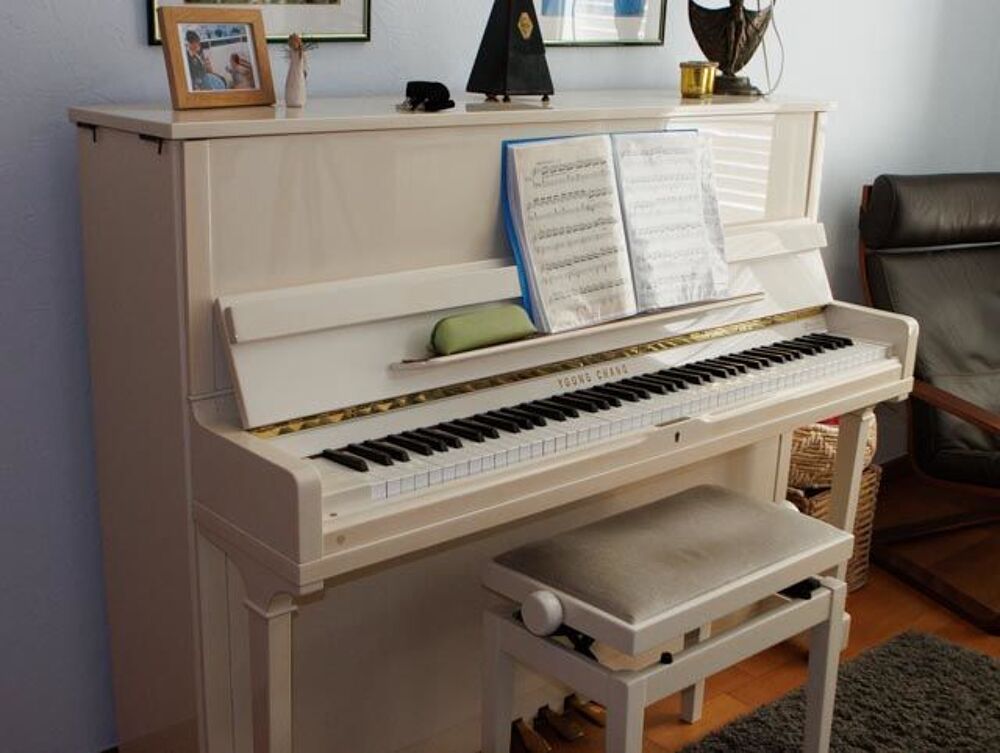 Piano Youg Chang blanc Meubles