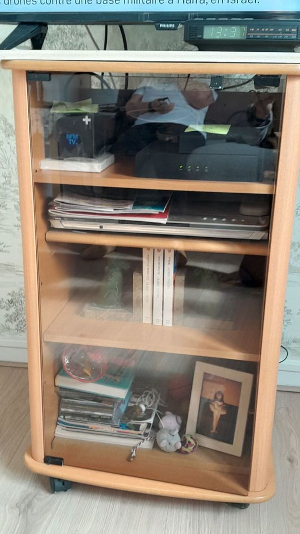 Petit meuble vitrine sur roulettes Meubles