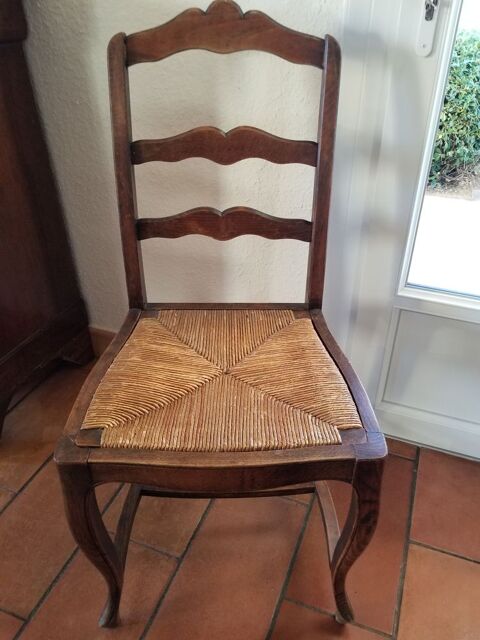 5 chaises provenales anciennes.
100 Lamanon (13)