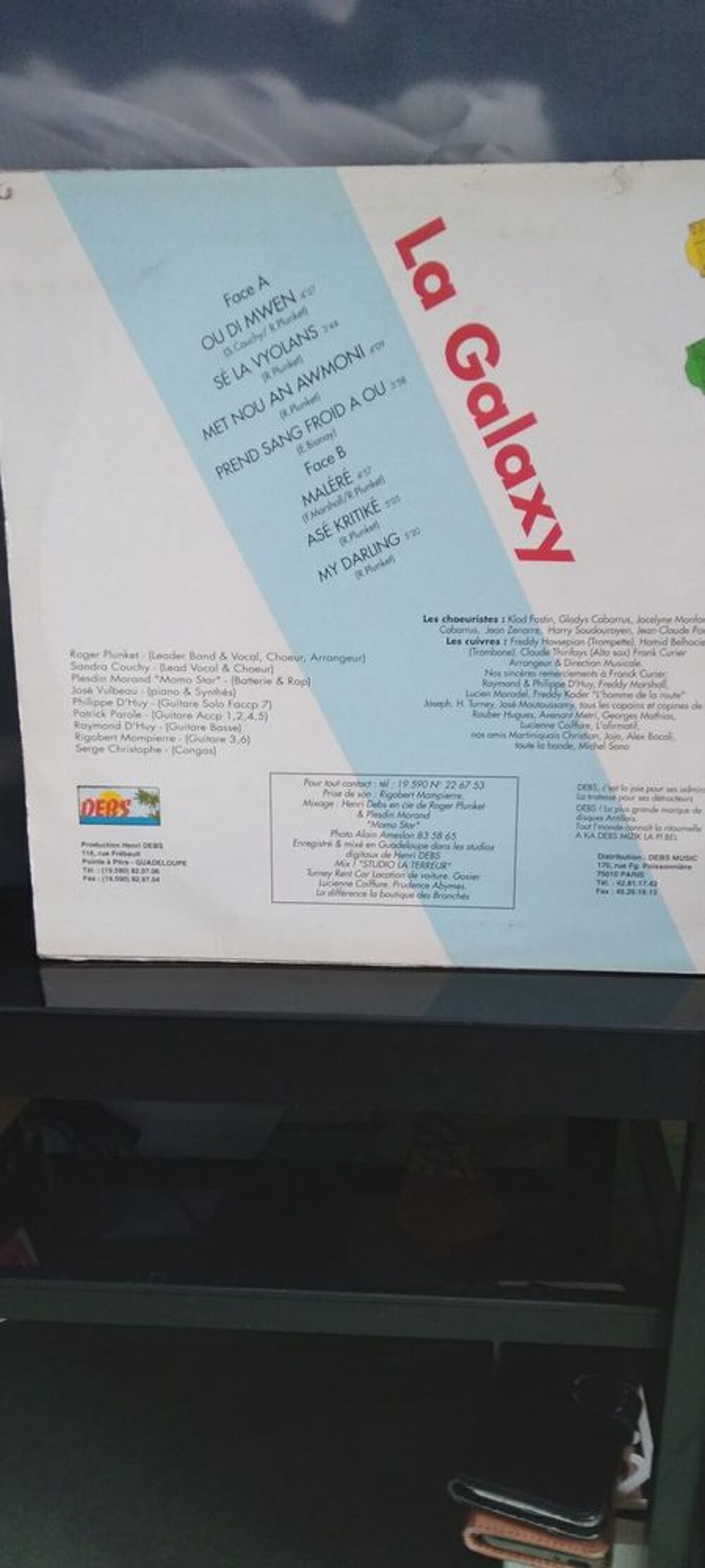 UN ALBUM DE MUSIQUE TROPICALE VINTAGE CD et vinyles