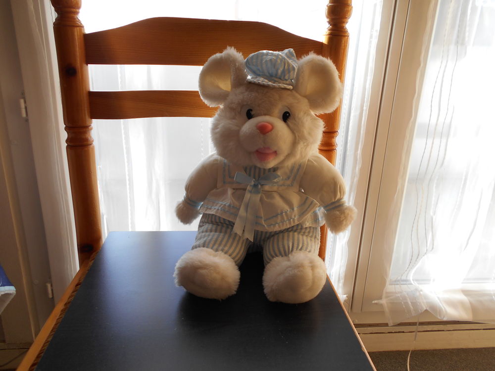 Ours en peluche avec casquette Jeux / jouets