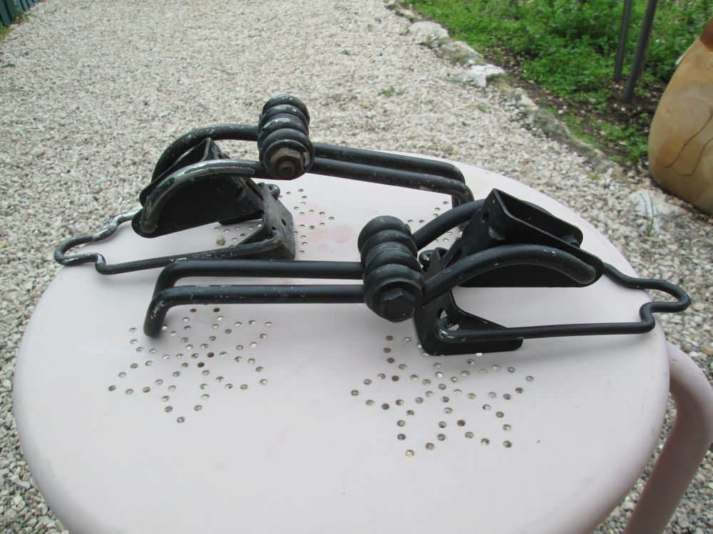 Accroche volets en acier Bricolage