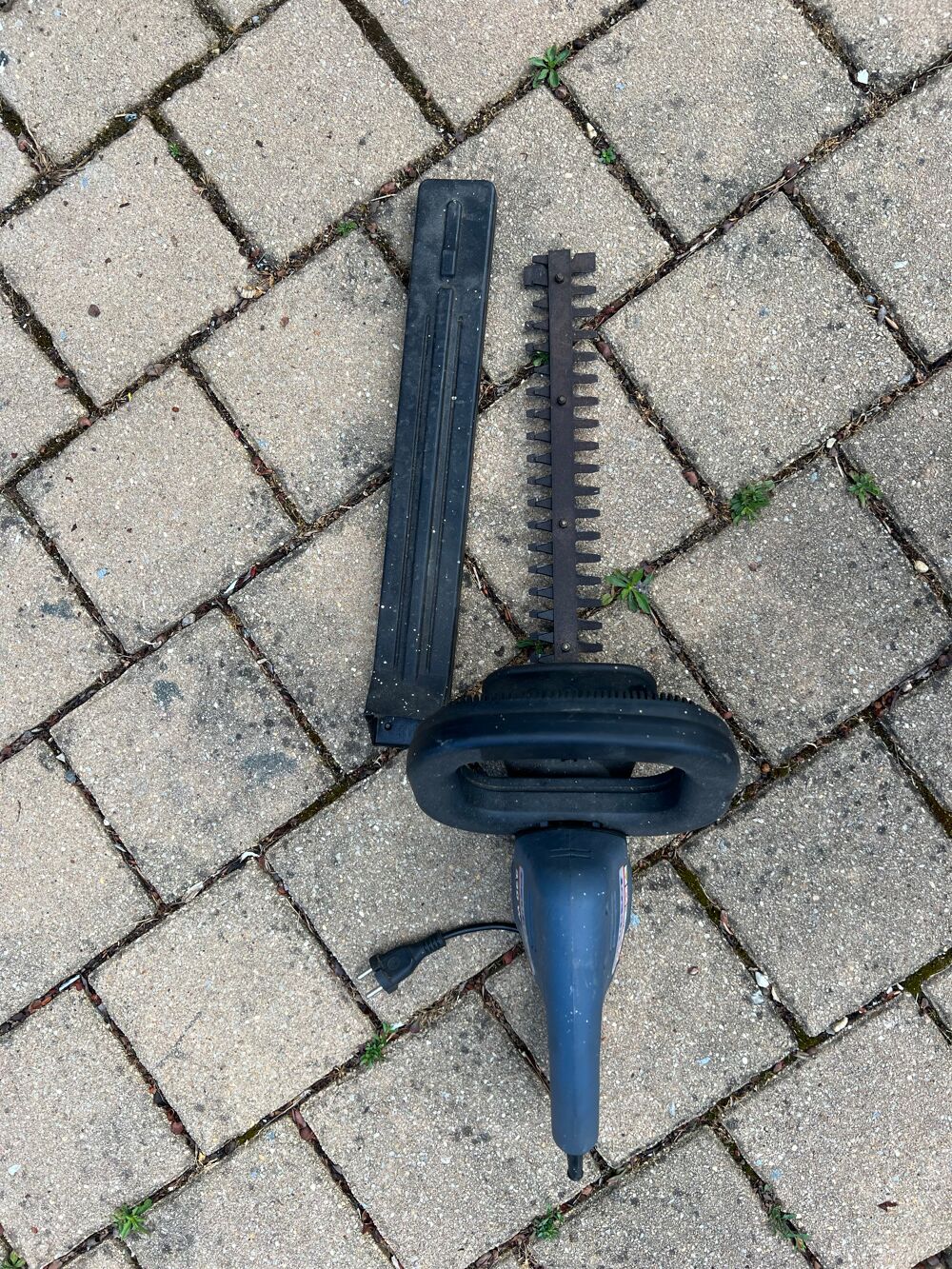 TAILLE HAIE PEUGEOT TH 420 DC 330W ELECTRIQUE Jardin