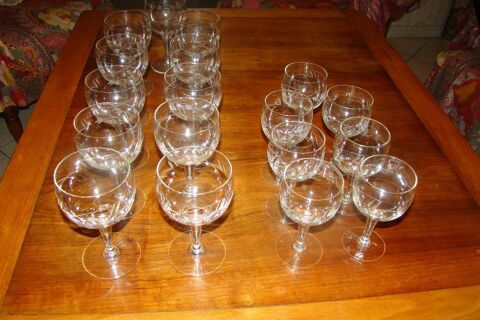 Ancien service de verres en cristal grav� - vintage 100 Gargenville (78)