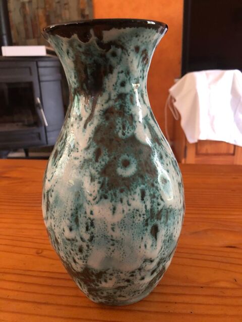 vase bleu en cramique de la Vanoise 25 Grisy-Suisnes (77)