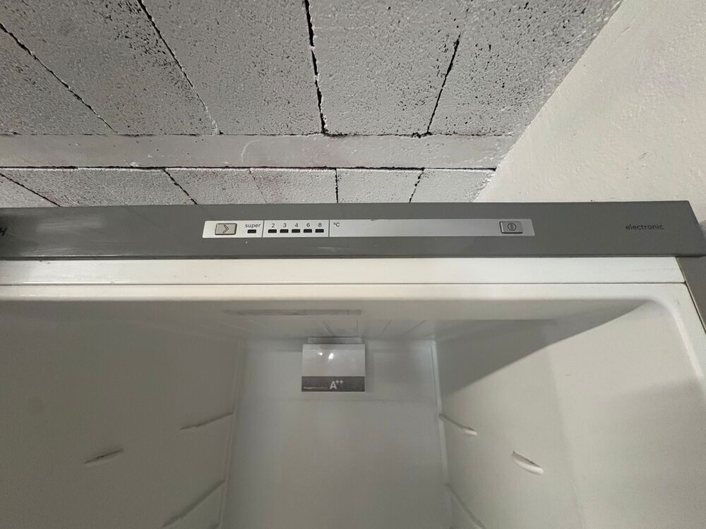 R&eacute;frig&eacute;rateur BOSCH combin&eacute; pose-libre 186 x 86 cm Inox Electroménager