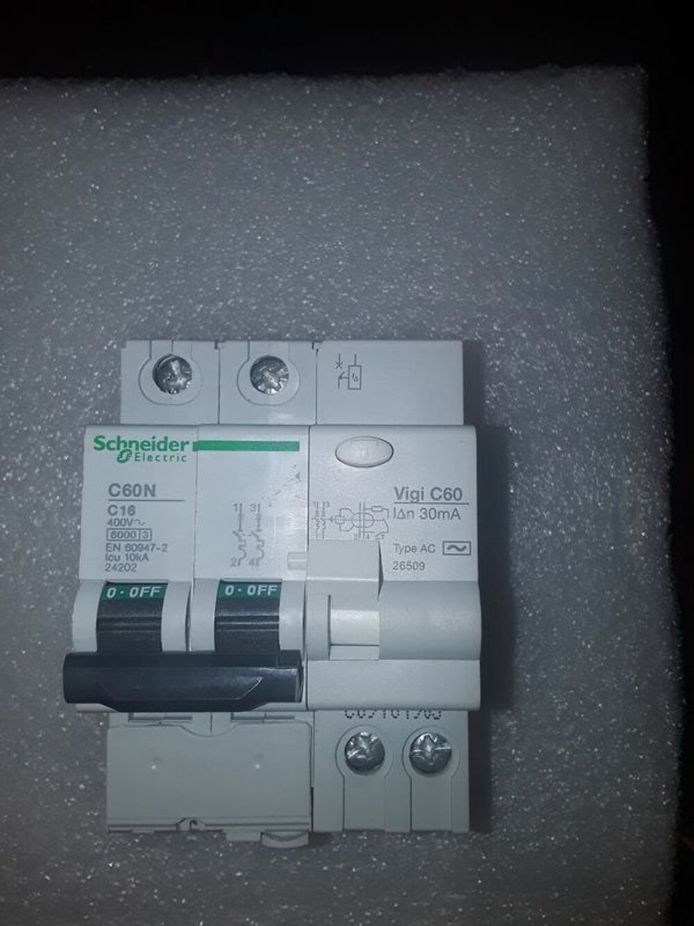Disjoncteur Schneider 2P C60N C16 24202+ VIGI 265099 Bricolage